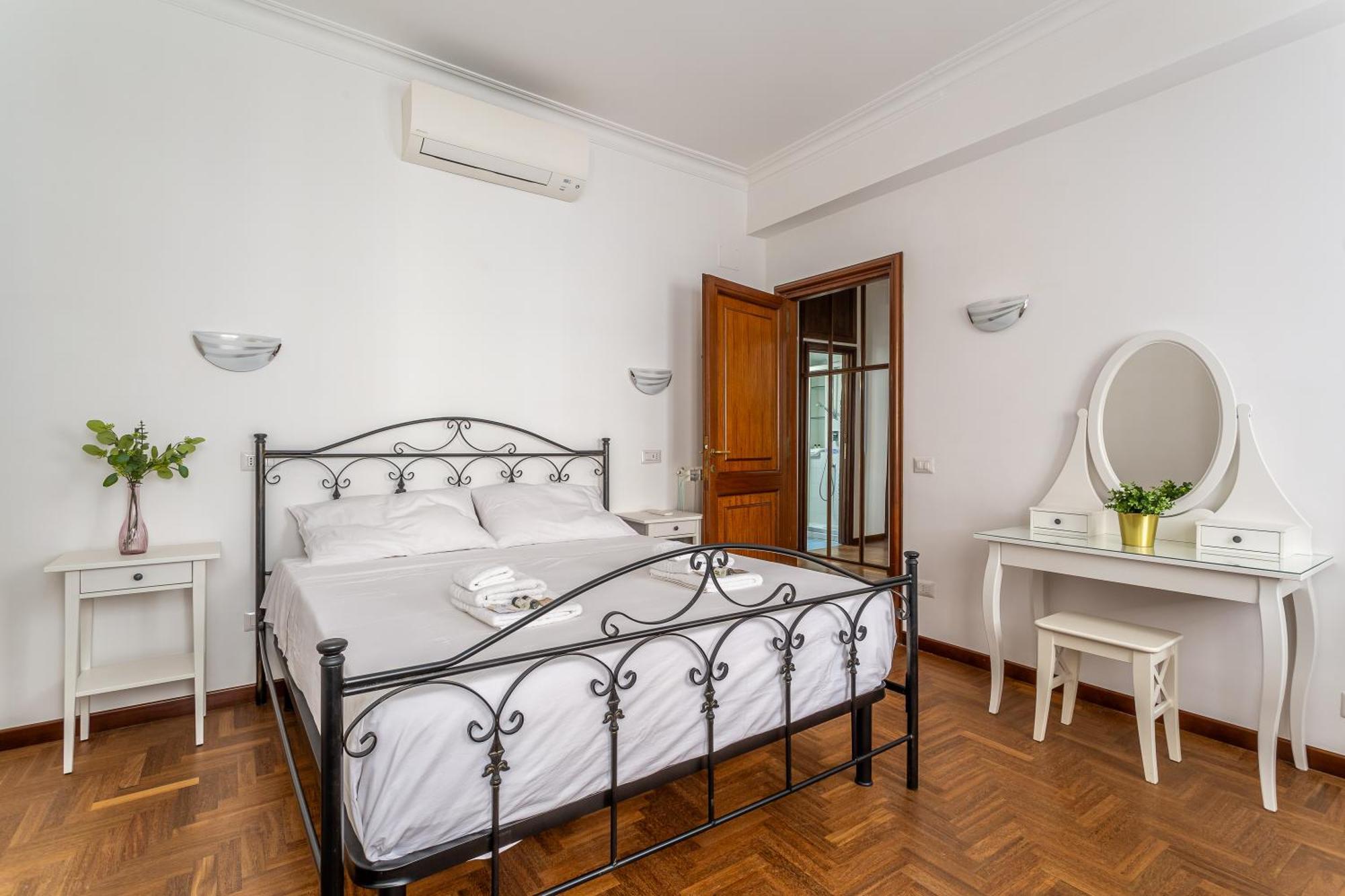 Iflat Vatican Spacious Apartment With Terrace Rome Bagian luar foto